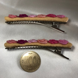 ピンク系のお花の刺繍のヘアクリップ(2個セット) 3枚目の画像