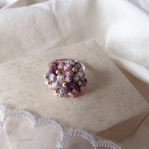 まさちゃん様オーダー商品❁刺繍糸で編んだお花のブーケリング 指輪