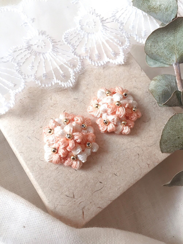 小さな小さなお花のピアス/イヤリング ピアス（スタッド・一粒