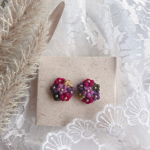 刺繍糸で編んだ小さなお花のブーケ❁こっくり秋 ピアス イヤリング  