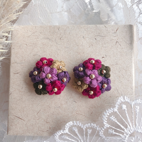 刺繍糸で編んだ小さなお花のブーケ❁こっくり秋 ピアス イヤリング