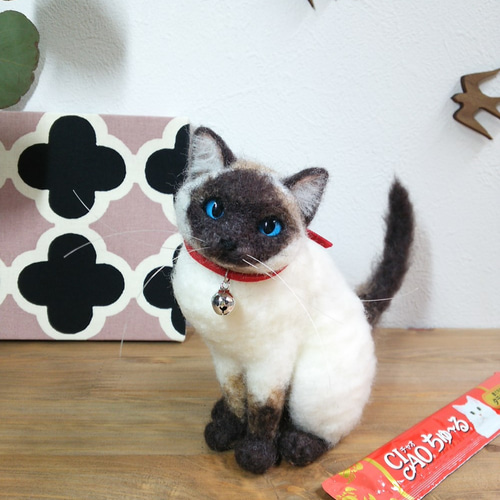 羊毛フェルト ハンドメイド カゴの中のシャム猫の子猫ちゃん 猫