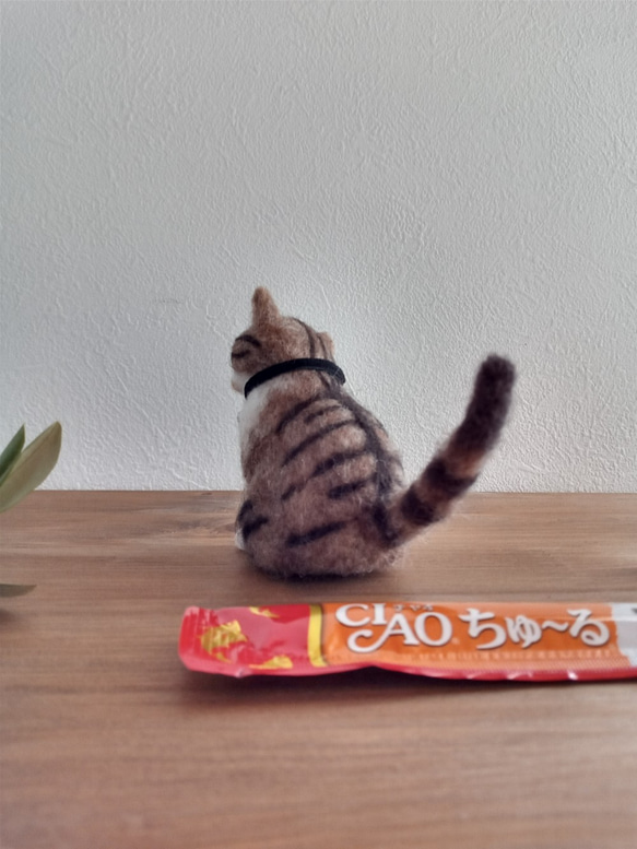 【ほっこり癒しのミニねこ】キジ白猫　お座りver.【羊毛フェルト】【猫】 6枚目の画像