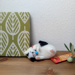 【羊毛フェルト】白黒ブチ猫　眠すぎver.【猫】 2枚目の画像