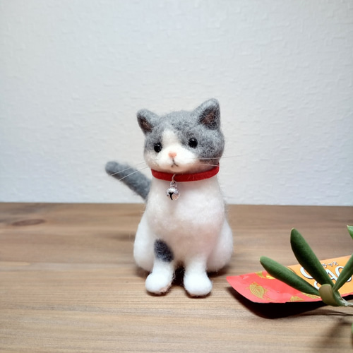 羊毛フェルト 猫人形 グレーとホワイト 羊毛フェルト 猫 ふさふさな子猫 ねこ ネコ 猫フィギュア