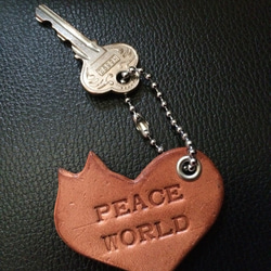 PEACE WORLD/猫ハートのキーホルダー/チャーム 2枚目の画像