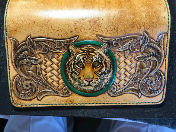 虎に唐草模様と蛇のカービング長財布 長財布 JINX leather-craft 通販