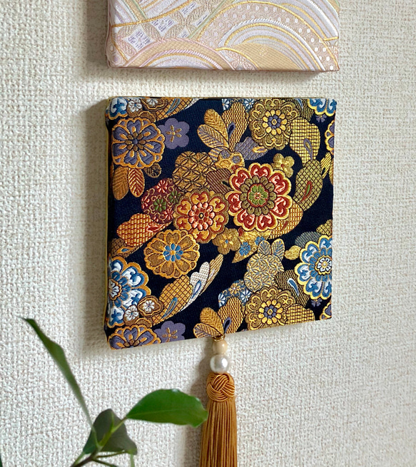 受注製作】ゴールドが鮮やかに輝く季節の花々が咲き誇るお花文様の着物