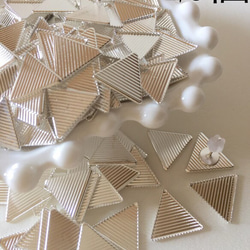シルバーカラー・三角型ミール皿パーツ20個 1枚目の画像