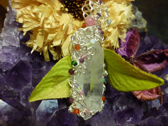 透明な水晶原石　ペンダント 3枚目の画像