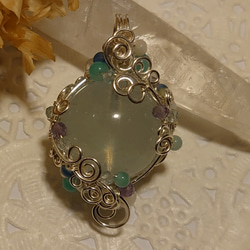 宝石質リビアングラス✨ワイヤーラッピングペンダントトップ