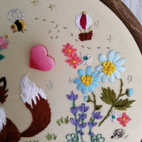 英国裏庭の真実』キツネ刺繍壁飾り(大） タペストリー・壁掛け