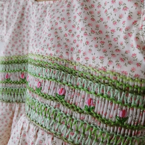 90】ピンク小花柄のスモッキング刺繍ワンピース 子供服