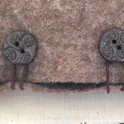羊毛フェルト　陶器ボタンのナチュラルなティッシュカバー 2枚目の画像