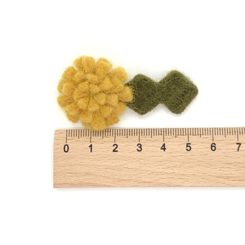 羊毛フェルトのブローチ 大人っぽいたんぽぽ ブローチ たんぽぽ手芸