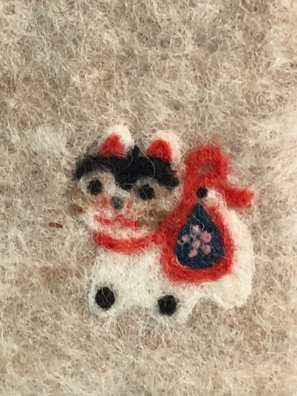 羊毛フェルト 縁起物モチーフ 張り子犬のメガネケース＆ペンケース 赤 4枚目の画像