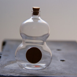 ガラスの凸凹ボトル（小） 3枚目の画像