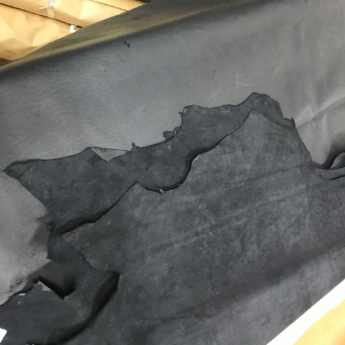 豚革ライニング 素上げ 黒とベージュです。 その他素材 usin 通販 