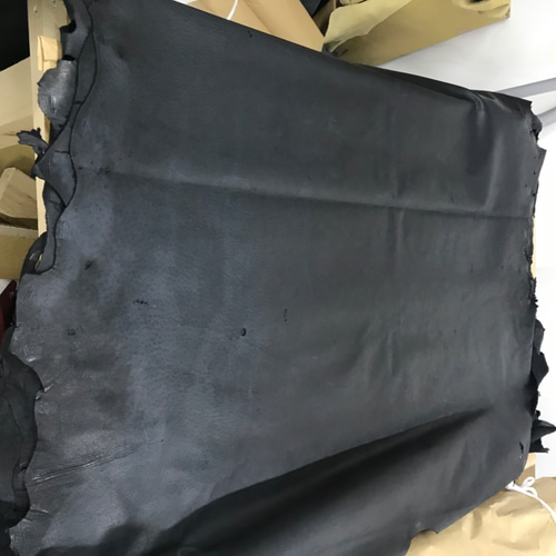 豚革ライニング 素上げ 黒とベージュです。 その他素材 usin 通販 