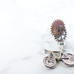 【自転車好きさんへ】ロードバイクのピアス 2枚目の画像