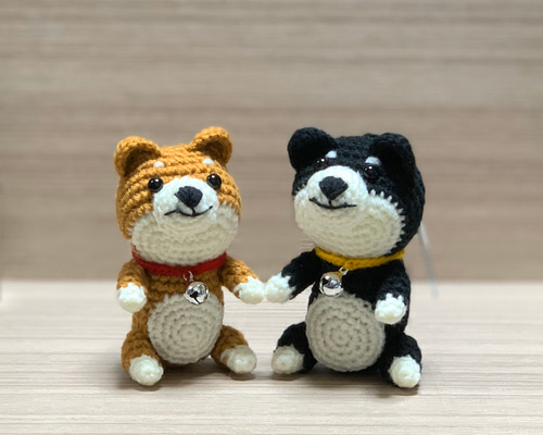 ハンドメイド　あみぐるみ　着ぐるみくまのミニ柴犬のキーホルダー　４色セット ca6c4d4799c41dd4176c884c1c2ba5