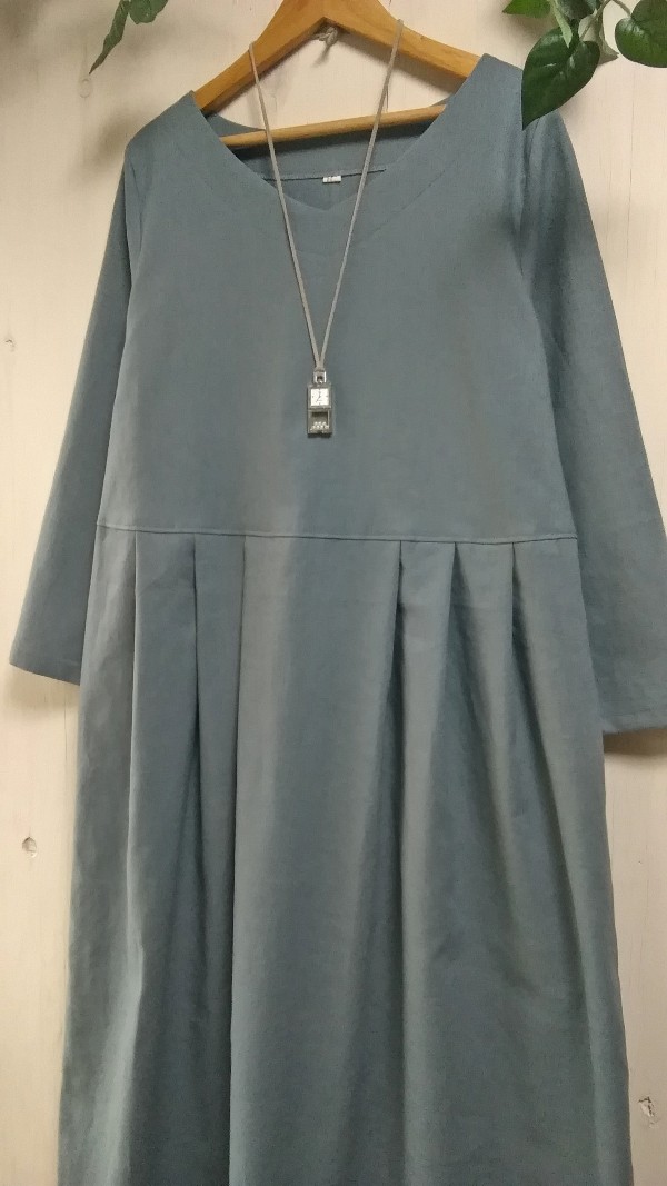 【送料無料】Ｖネックのウエストタック＊シンプルリネンワンピース＜グリーン系グレー＞