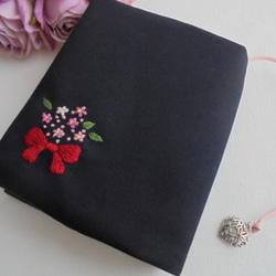 ちょす　オーダー　手刺繍　礼拝用書　カバー　ローズ　フラワー　イニシャル ちょす　オーダー　手刺繍　礼拝用書　カバー　ローズ　フラワー　イニシャル