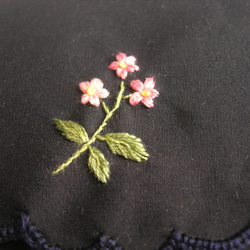 手刺繍ポケットティッシュケース　お受験用にも　わすれな草　ピンク　通園通学 3枚目の画像