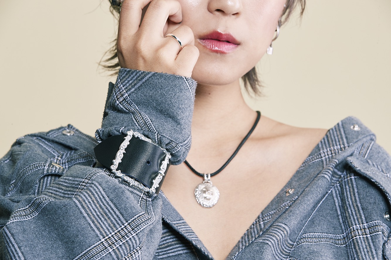 デザインバックルバングル