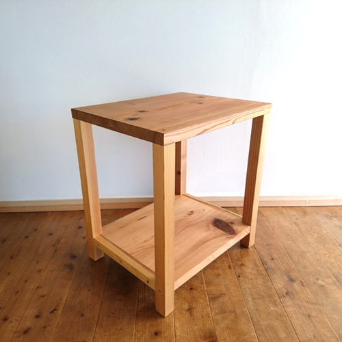 杉材 ベーシックなサイドテーブル 天然無垢材使用お気に入りの小物を