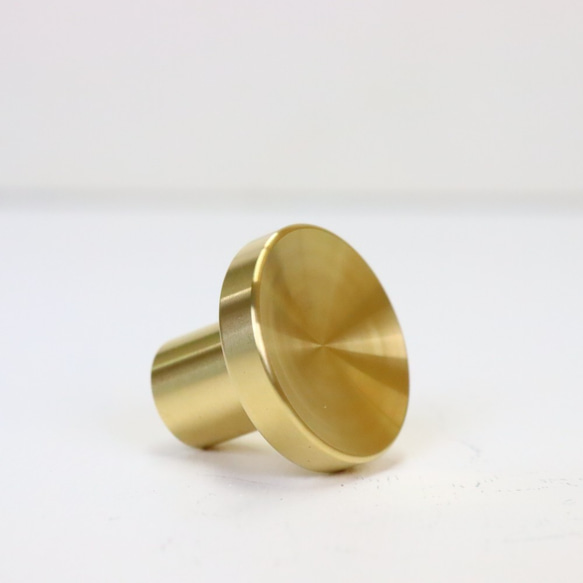 職人直送 真鍮 引き出し 取っ手 つまみ おしゃれ 家具 本棚 キャビネット チェスト 机 diy brass Φ25 2枚目の画像