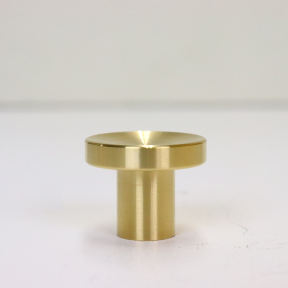 職人直送 真鍮 引き出し 取っ手 つまみ おしゃれ 家具 本棚 キャビネット チェスト 机 diy brass Φ25 3枚目の画像