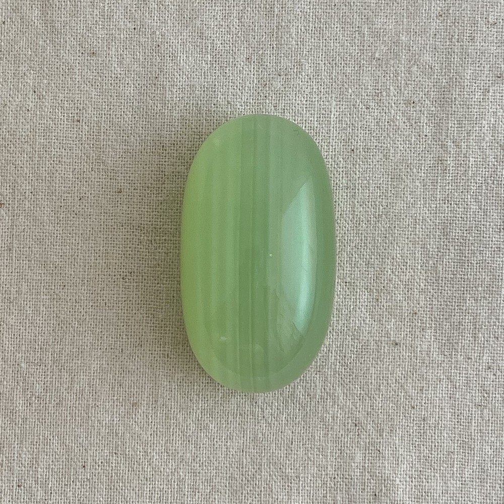 天然 グリーンカルサイト／緑色の方解石のカボション オーバル ルース【ほぼ30%値下】        Ω