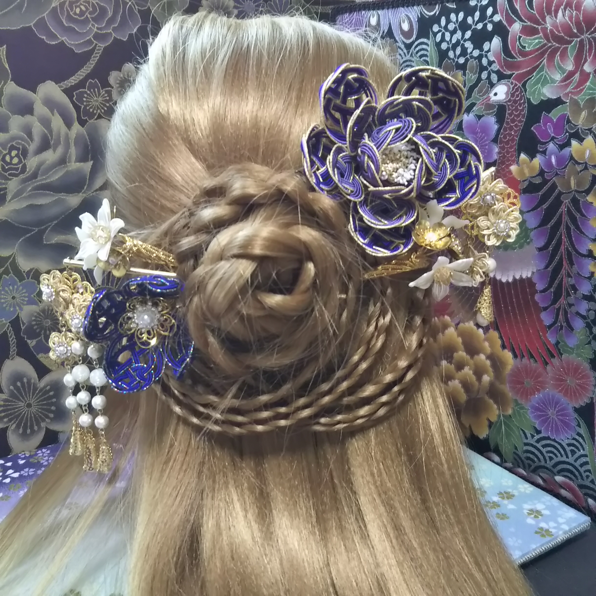 異国情緒漂う水引き髪飾り