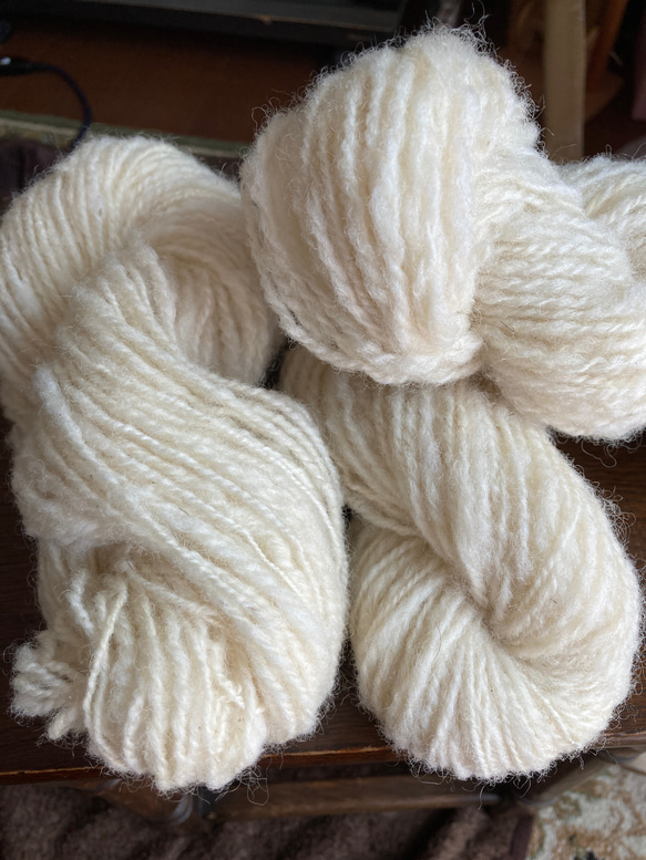 手紡ぎ毛糸　2021年度羊毛　オフホワイト４個セット 2枚目の画像