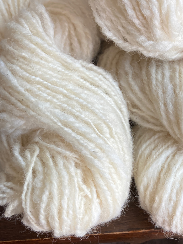 手紡ぎ毛糸　2021年度羊毛　オフホワイト４個セット 3枚目の画像