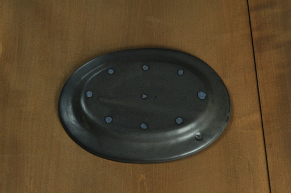 楕円リム7寸皿／チャコール 4枚目の画像