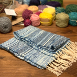 手織りストール(藍染ウール・ネイビーグラデーション) 1枚目の画像