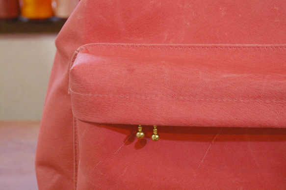 豬皮革粉紅色袋包背包 第4張的照片