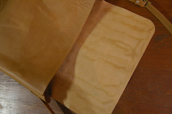 皮革棕郵件包單肩包按（SALE品）壁紙加工型 第5張的照片