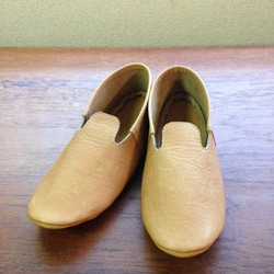 牛皮棕色軟皮鞋鞋室鞋皮鞋 第1張的照片