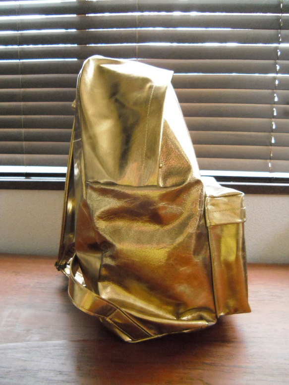 山羊革 ゴールド バッグパック リュック 3枚目の画像
