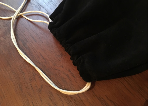 スウェード 牛革 ブラック ドローストリングバッグ 巾着袋 4枚目の画像