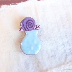 花瓶と花ブローチ・紫 1枚目の画像