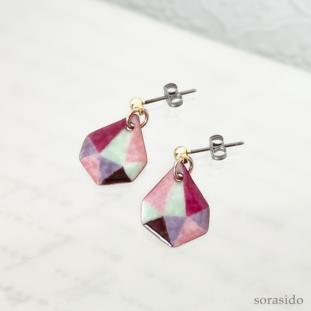 七宝焼き】光ダイヤピアス/イヤリング・赤系 ピアス（その他