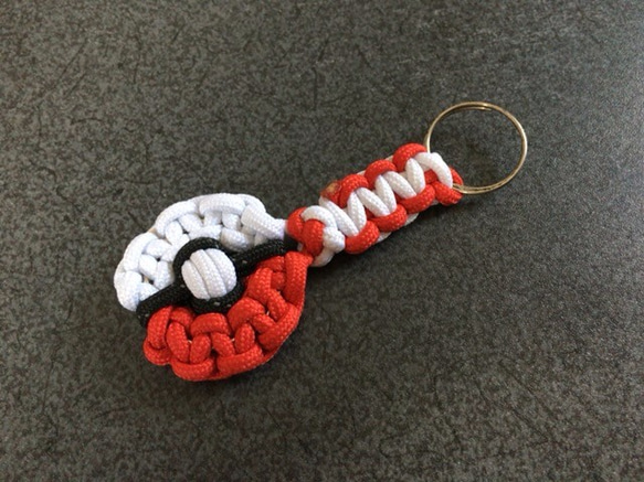 ポケボール　キーホルダー　Pokeball Themed Paracord Keychain 1枚目の画像