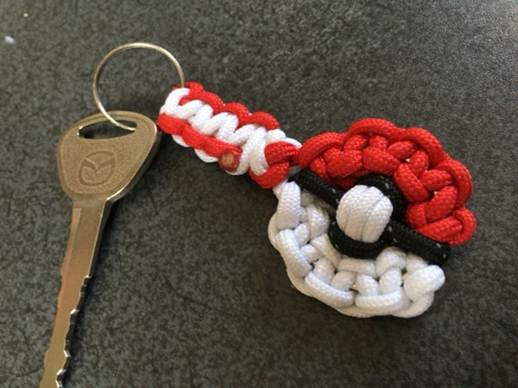 ポケボール　キーホルダー　Pokeball Themed Paracord Keychain 2枚目の画像