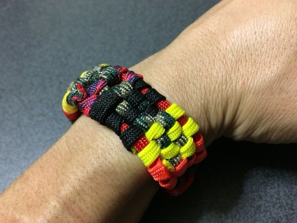 Digital Camo Paracord Bracelet デジタル迷彩 3枚目の画像