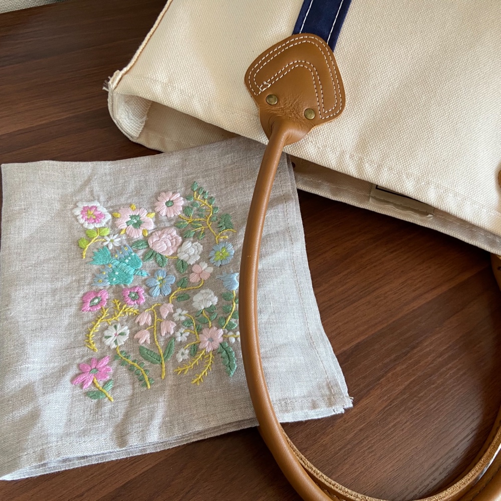 刺繍　ハンドメイド　ハンカチ　麻素材　ギフト　お祝い　プレゼント