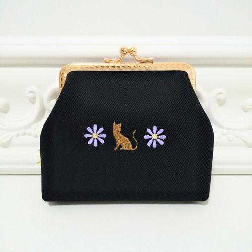 たまごちゃん83♡ ウエイト枠 刺繍イニシャルポーチ♡ syam様 専用♡ ウエイト枠 刺繍イニシャルポーチ♡